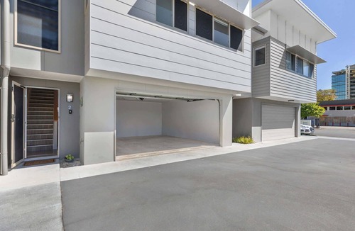 Maroochydore House | Spacious 3BR Townhouse Pet Friendly Shops Nearby