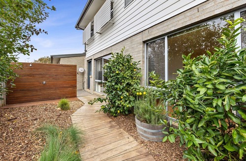 Torquay House | Spacious 4 bedroom family home located in Tea Tree Rise