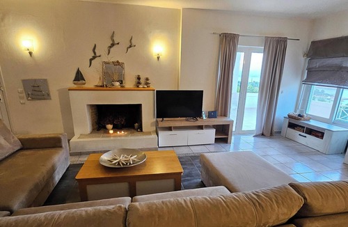 Bouzaiika House | Spacious 4-bedroom building with WiFi, AC in welcoming ΠΟΡΤΟ ΧΕΛΙ