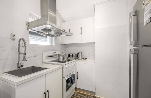 Belfield House | Spacious 4BR Straithfield house close 2 airport city