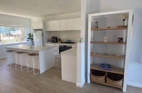 Mona Vale House | Spacious 4BR Oasis w/Pool & BBQ | Walk to Beaches - Pet friendly!