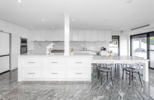 Taren Point Villa | Spacious 5-bedroom villa with WiFi and AC in delightful Taren Point