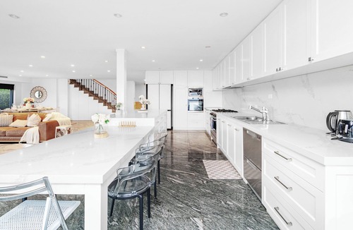 Taren Point Villa | Spacious 5-bedroom villa with WiFi and AC in delightful Taren Point