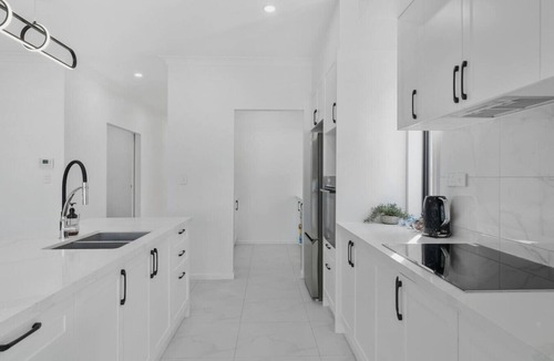 Corinda House | Spacious 5BR Family Home in Leafy Corinda