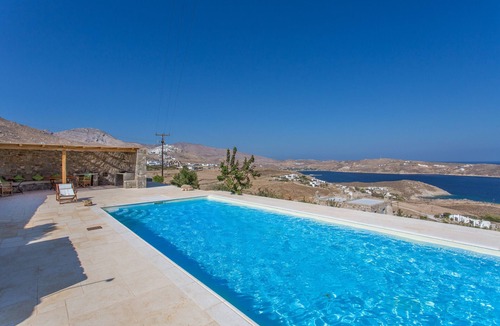 Serifos Villa | Spacious 6 bdrm Stone Villa with Pool