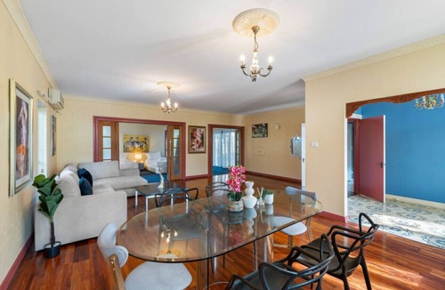 Macgregor House | Spacious Affordable 7B3B 2Living/Pool/Yard/Mall