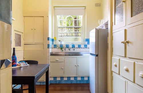 St Kilda West Apartment | Spacious apartment, garden terrace, minutes to beach, pet friendly