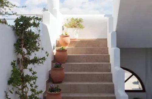 Agia Anna House | Spacious Beach Flat, Large Balcony, 1 Min to Sea - Argo Apartment