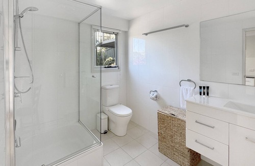Surf Beach Apartment | Spacious Beach Studio With Alfresco Dining