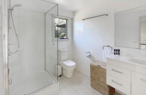 Surf Beach Apartment | Spacious Beach Studio With Alfresco Dining