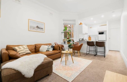 Kings Cross Apartment | Spacious Boutique Apartment in Beautiful Art Deco Block
