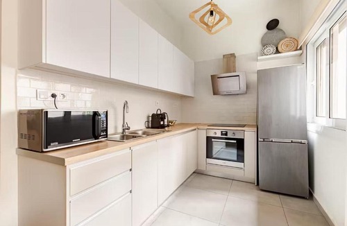 Kolonaki Apartment | Spacious Chic 1BR in Prime Koukaki l Workspace