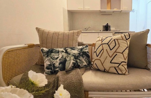 Kings Cross Apartment | Spacious City Pad with Pool and Spa
