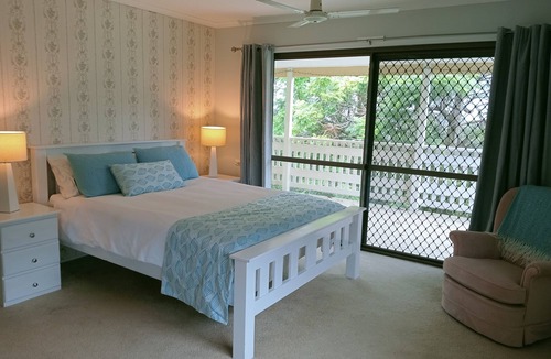 Woombye House | Spacious, comfortable, Pet Friendly 3-Bed House minutes from the Big Pineapple