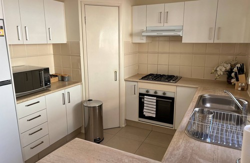 Prestons House | Spacious Double Storey 4 Bedroom/2.5 Bath House