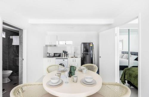 Sunnybank House | Spacious Dual Stay Main House Separate Studio