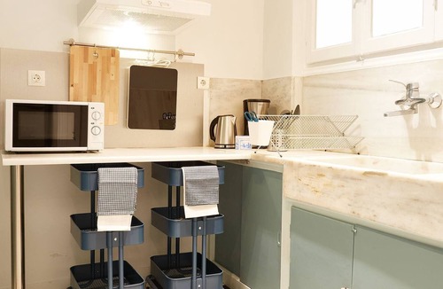 Athens City Centre Apartment | Spacious elegant 3 bedroom apartment in the heart of Athens