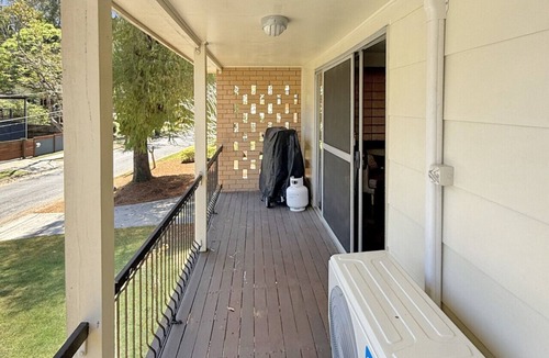 Kenmore House | Spacious Family Retreat with Pool/Pet friendly