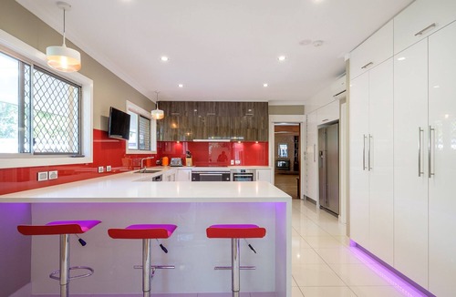Brookfield House | Spacious Hideaway Retreat, Pool , Spa, Acreage, Billiards, 7 Bedrooms, Brisbane