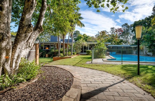 Brookfield House | Spacious Hideaway Retreat, Pool , Spa, Acreage, Billiards, 7 Bedrooms, Brisbane