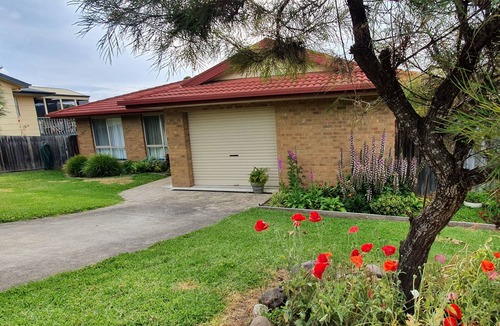 South Pambula House | Spacious house 5 minutes drive to the beach