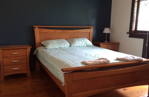 Penshurst House | Spacious house close to malls &train easy access to CBD, Airport and Beach