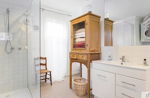 Hawthorn House | Spacious Light Filled 2 Storey Cottage in Hawthorn