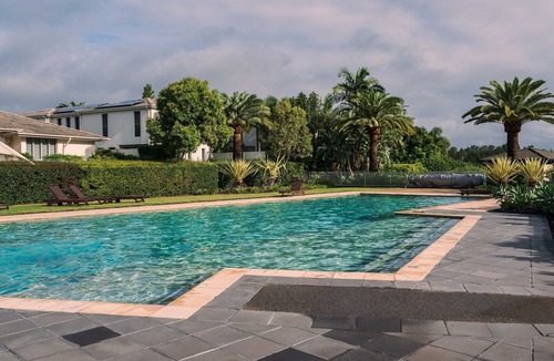 Gold Coast Apartment | Spacious Luxury Apartment Near the Lake in Gold Coast - Prime Location