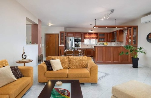 Souda Villa | Spacious maisonette with an unobstructed and panoramic view of Souda Bay