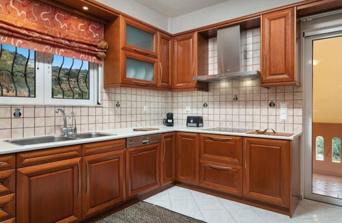 Souda Villa | Spacious maisonette with an unobstructed and panoramic view of Souda Bay