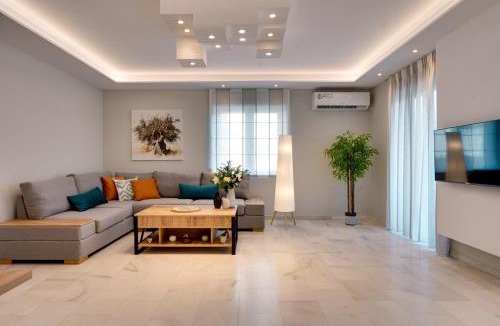 Agia Paraskevi Apartment | Spacious Modern 3BD Apartment