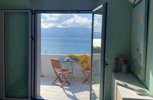 Mytilene House | Spacious , modern beachfront maisonette in a verdant suburb near the city centre