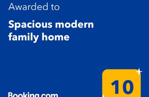 Pakenham House | Spacious modern family home