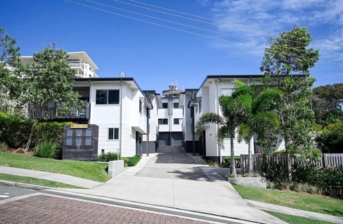 Kings Beach Apartment | Spacious New 2 bedroom Kings Beach Townhouse ZF2