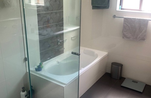 Dee Why Apartment | Spacious one bed apartment, short walk to the beach and transport.