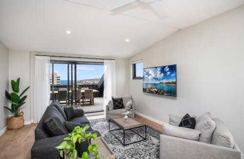 Fairlight Apartment | Spacious Penthouse Fabulous Harbour & Ocean Views