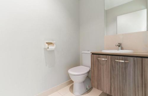 Point Cook House | Spacious Point Cook Retreat & Free Parking