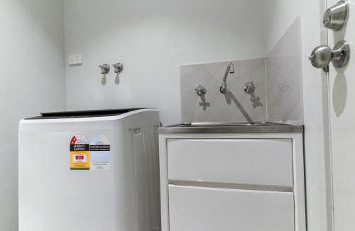 Point Cook House | Spacious Point Cook Retreat & Free Parking