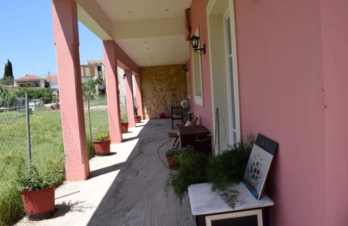 Alepou Villa | Spacious Private Villa AKOBARA, 2km from city center