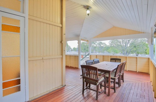 Bundaberg West House | 🏞 Spacious Queenslander Overlooking River & Park 🏞