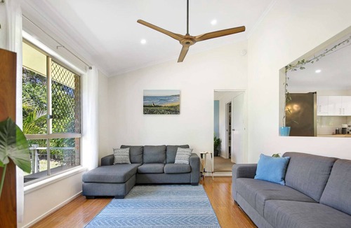 Emerald Beach House | Spacious, renovated 3BR house close to beach