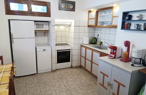 Kontos Cottage | Spacious Sea-View Home with Large Terrace in Quiet Area