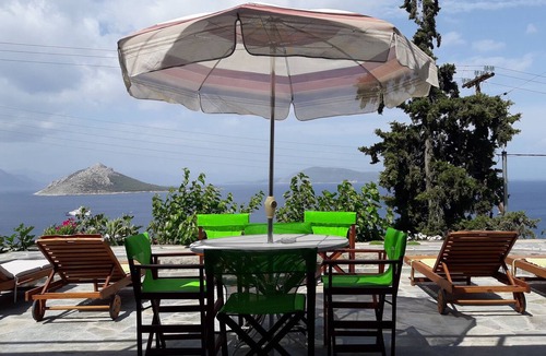 Kontos Cottage | Spacious Sea-View Home with Large Terrace in Quiet Area