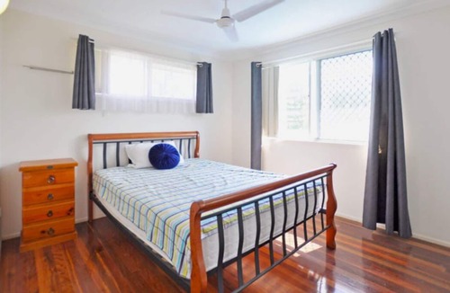 Springwood House | Spacious Springwood 5-Bedroom House with Cool Pool