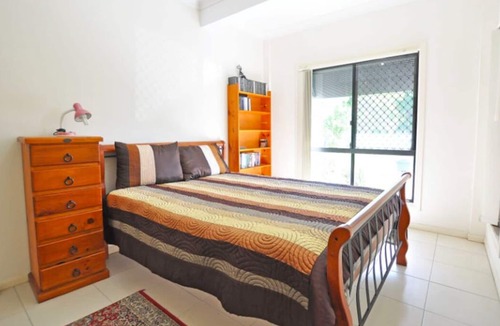 Springwood House | Spacious Springwood 5-Bedroom House with Cool Pool