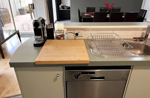 Caroline Springs House | Spacious & Stylish 5BR house, all the comforts of home, pet friendly