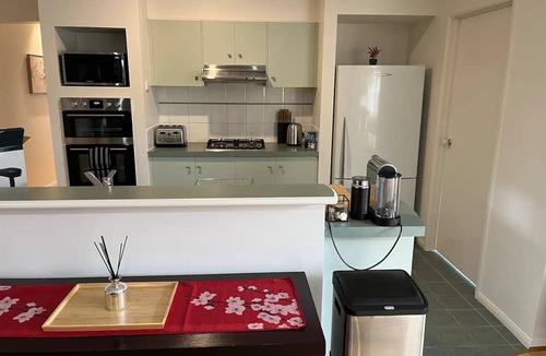 Caroline Springs House | Spacious & Stylish 5BR house, all the comforts of home, pet friendly
