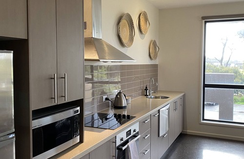 Connewarre Apartment | Spacious tranquil 2 bed apartment, largest sunny balcony overlooking golf course