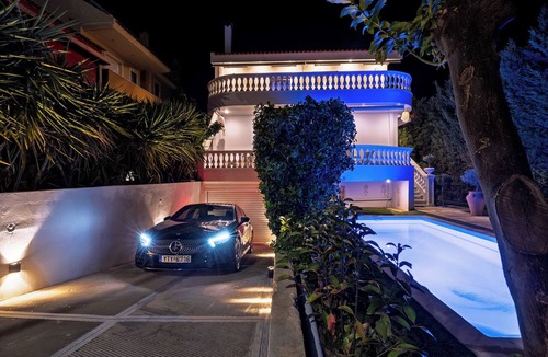 Vari Villa | Spacious Villa with pool 500m from Beach