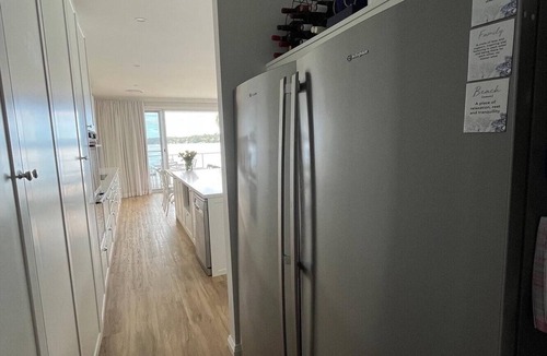 Bonnells Bay House | Sparkle by the Lake at this peaceful direct waterfront luxury home